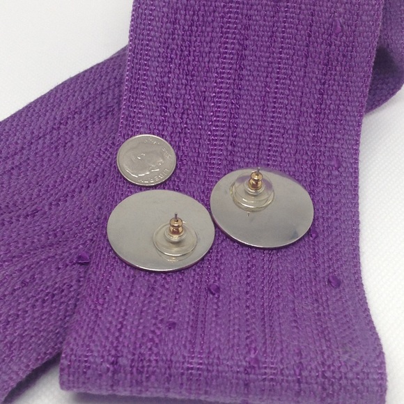 Vintage Mother of Pearl Round Pierced Earrings - Picture 4 of 9